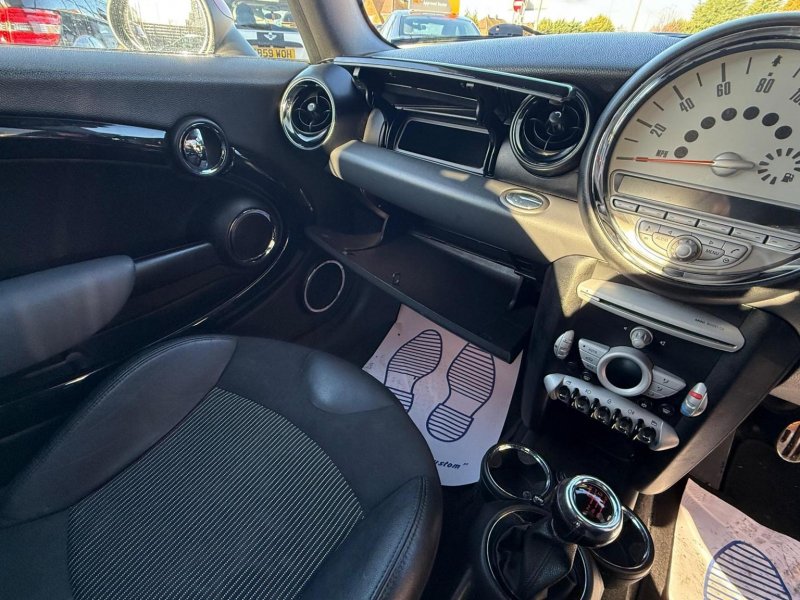 MINI HATCH