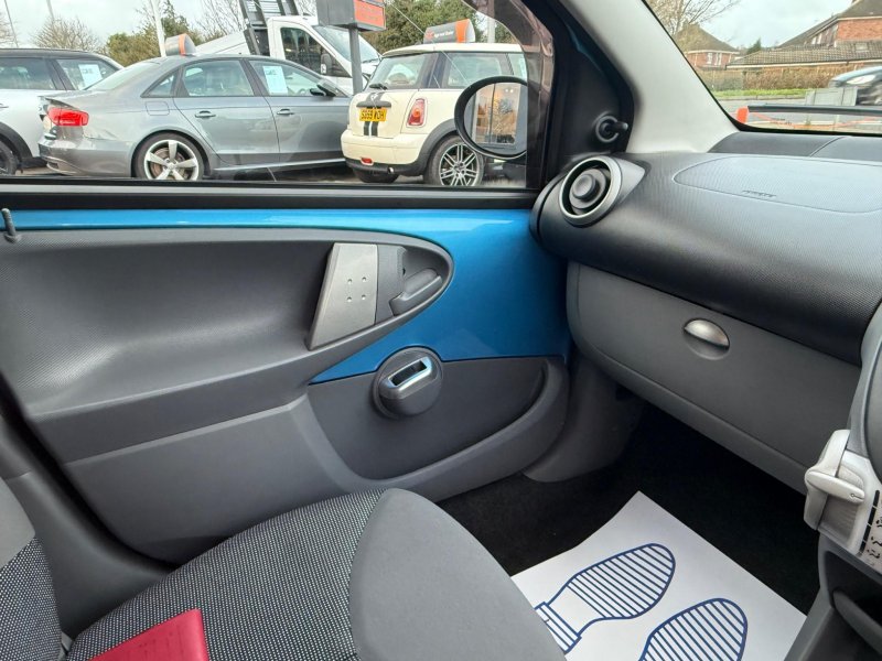 PEUGEOT 107