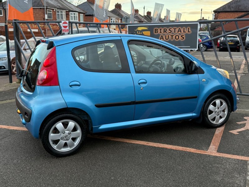 PEUGEOT 107