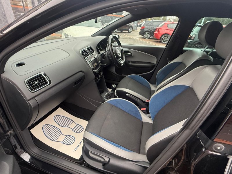 VOLKSWAGEN POLO