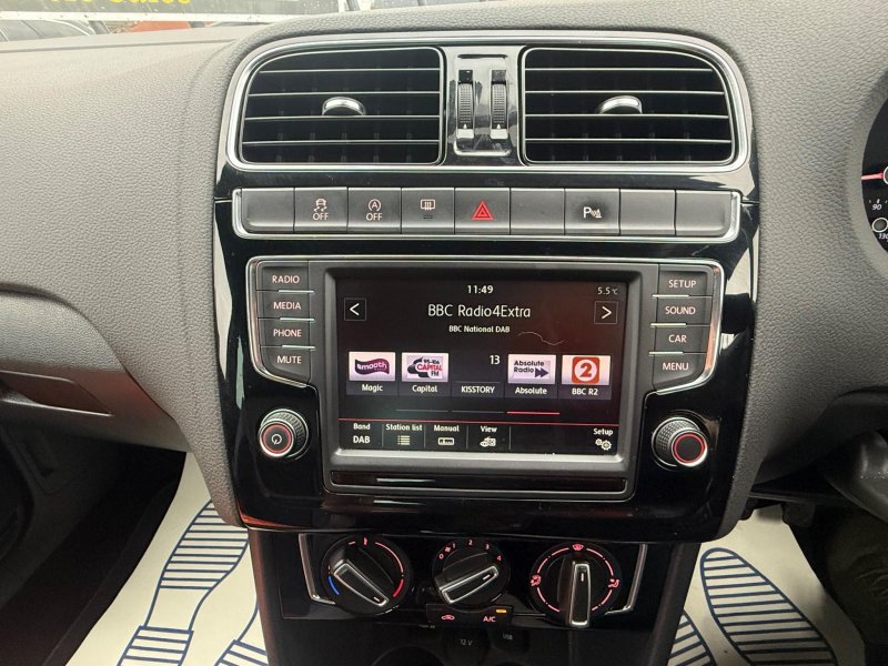 VOLKSWAGEN POLO