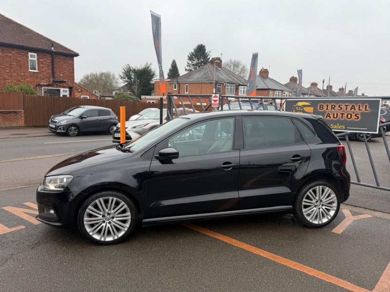 VOLKSWAGEN POLO