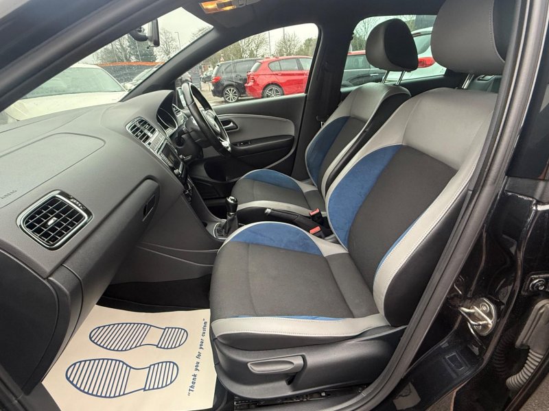 VOLKSWAGEN POLO