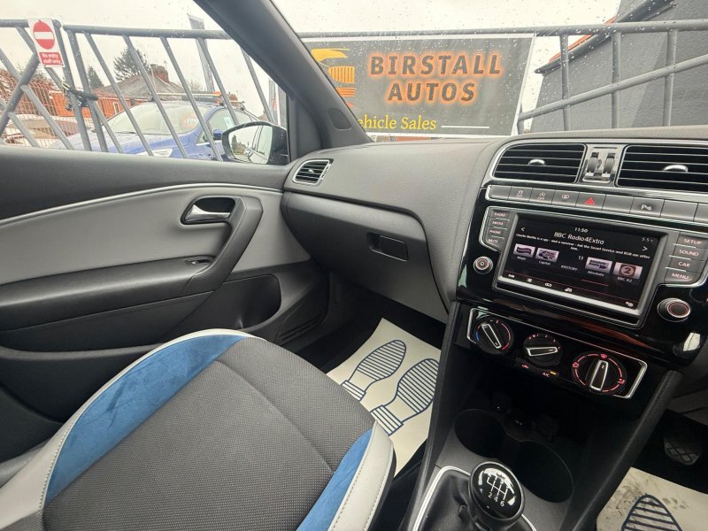 VOLKSWAGEN POLO