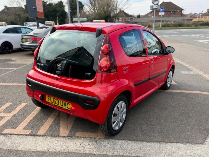 PEUGEOT 107