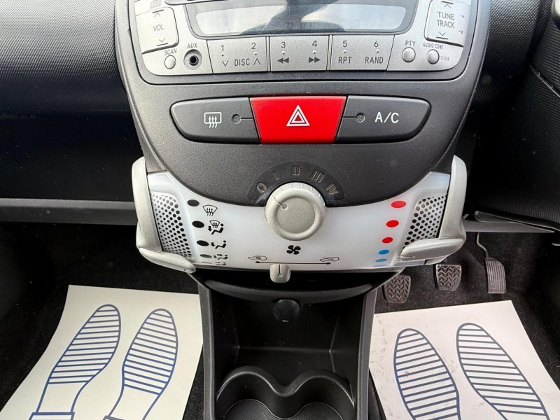 PEUGEOT 107