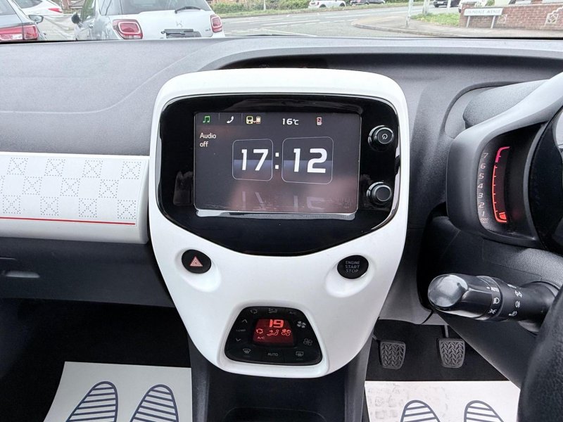 PEUGEOT 108
