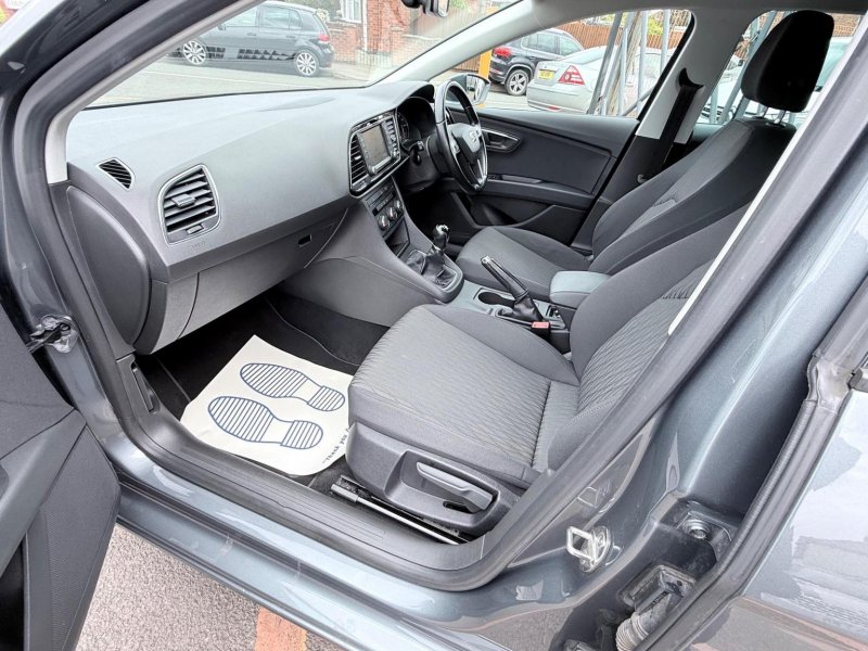 SEAT LEON