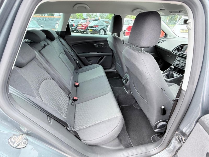 SEAT LEON