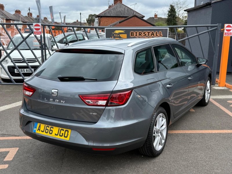 SEAT LEON