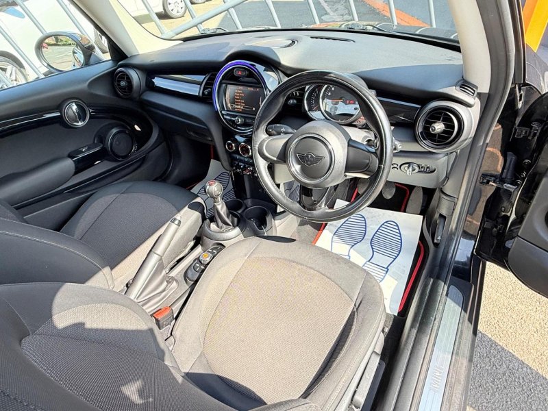 MINI HATCH