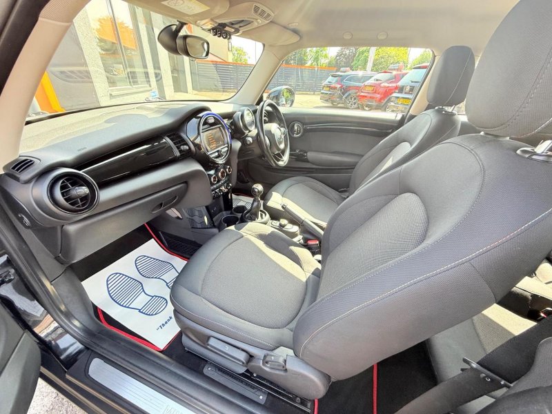 MINI HATCH