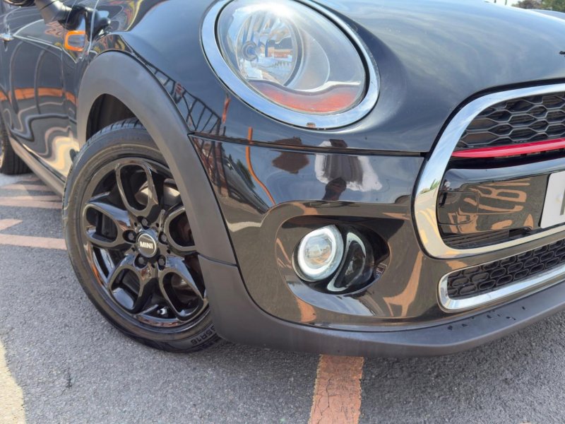 MINI HATCH