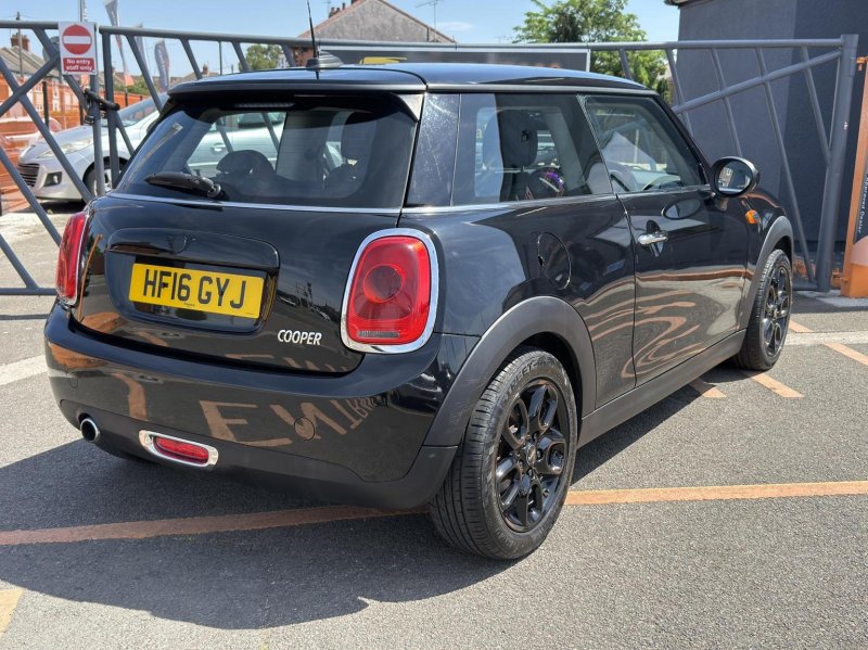 MINI HATCH