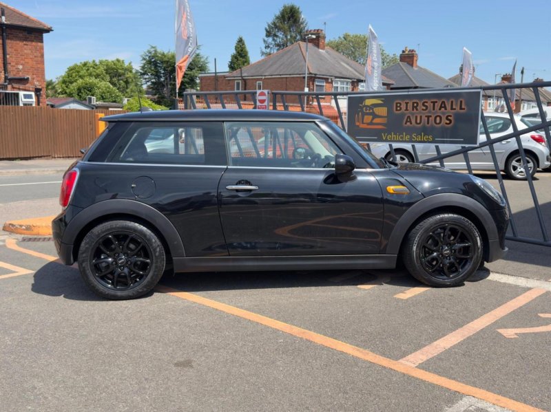 MINI HATCH