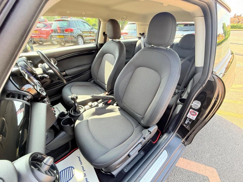 MINI HATCH
