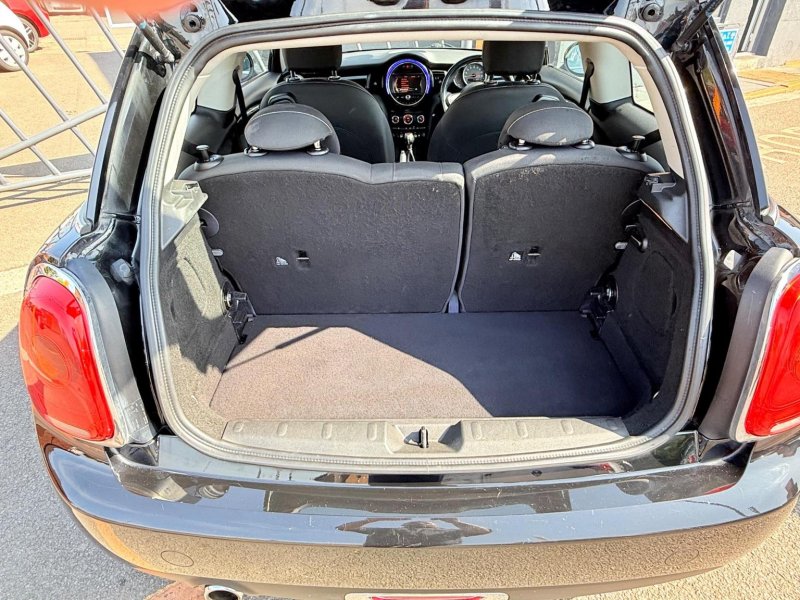 MINI HATCH
