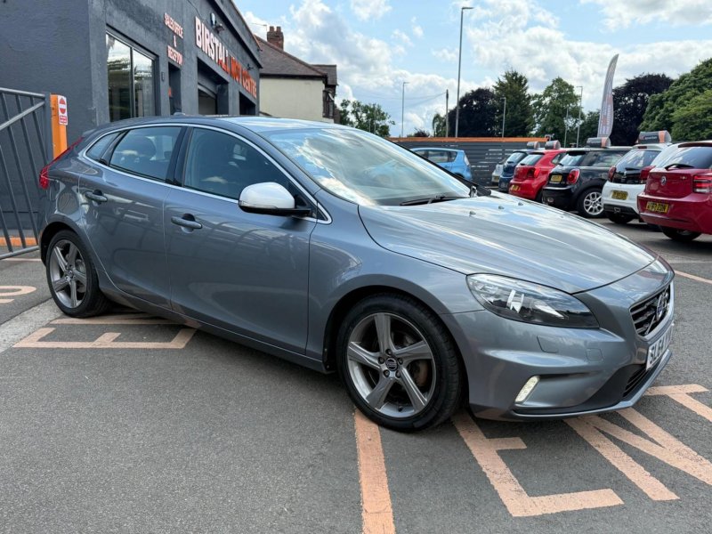 VOLVO V40