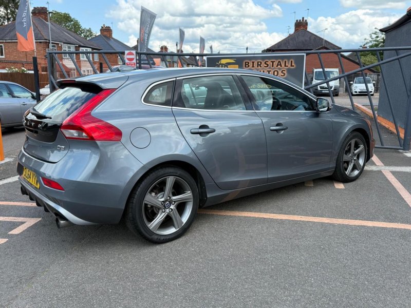 VOLVO V40