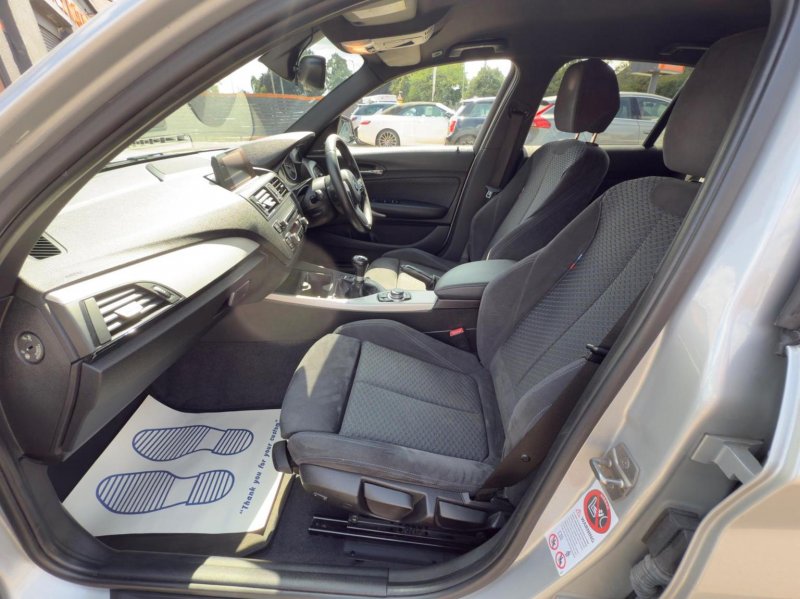 BMW 1 SERIES