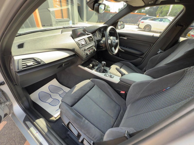 BMW 1 SERIES