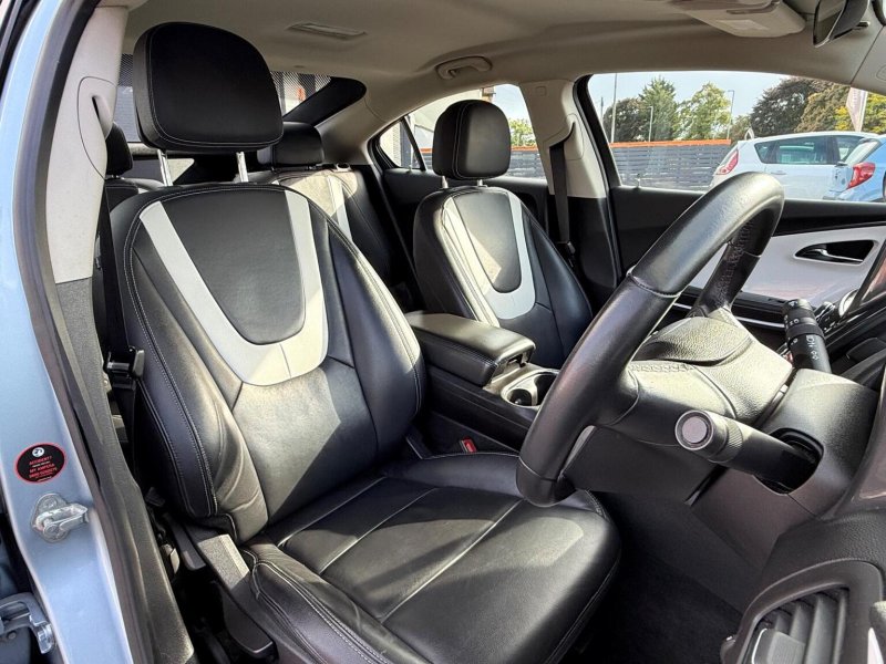 VAUXHALL AMPERA